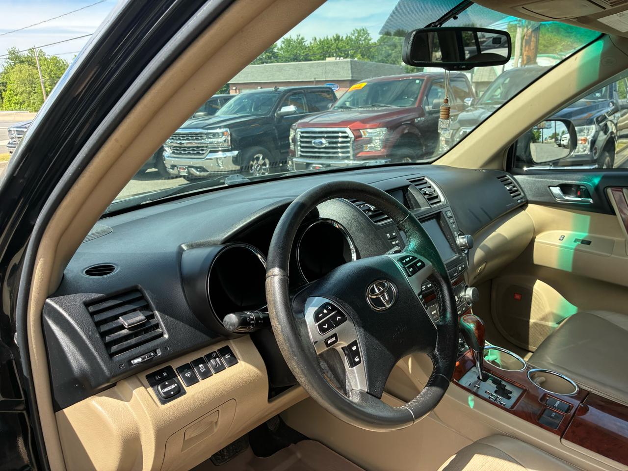 Toyota Highlander Limited 2WD 2012