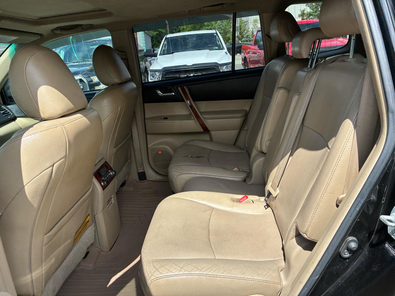 Toyota Highlander Limited 2WD 2012