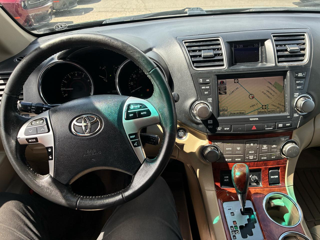 Toyota Highlander Limited 2WD 2012