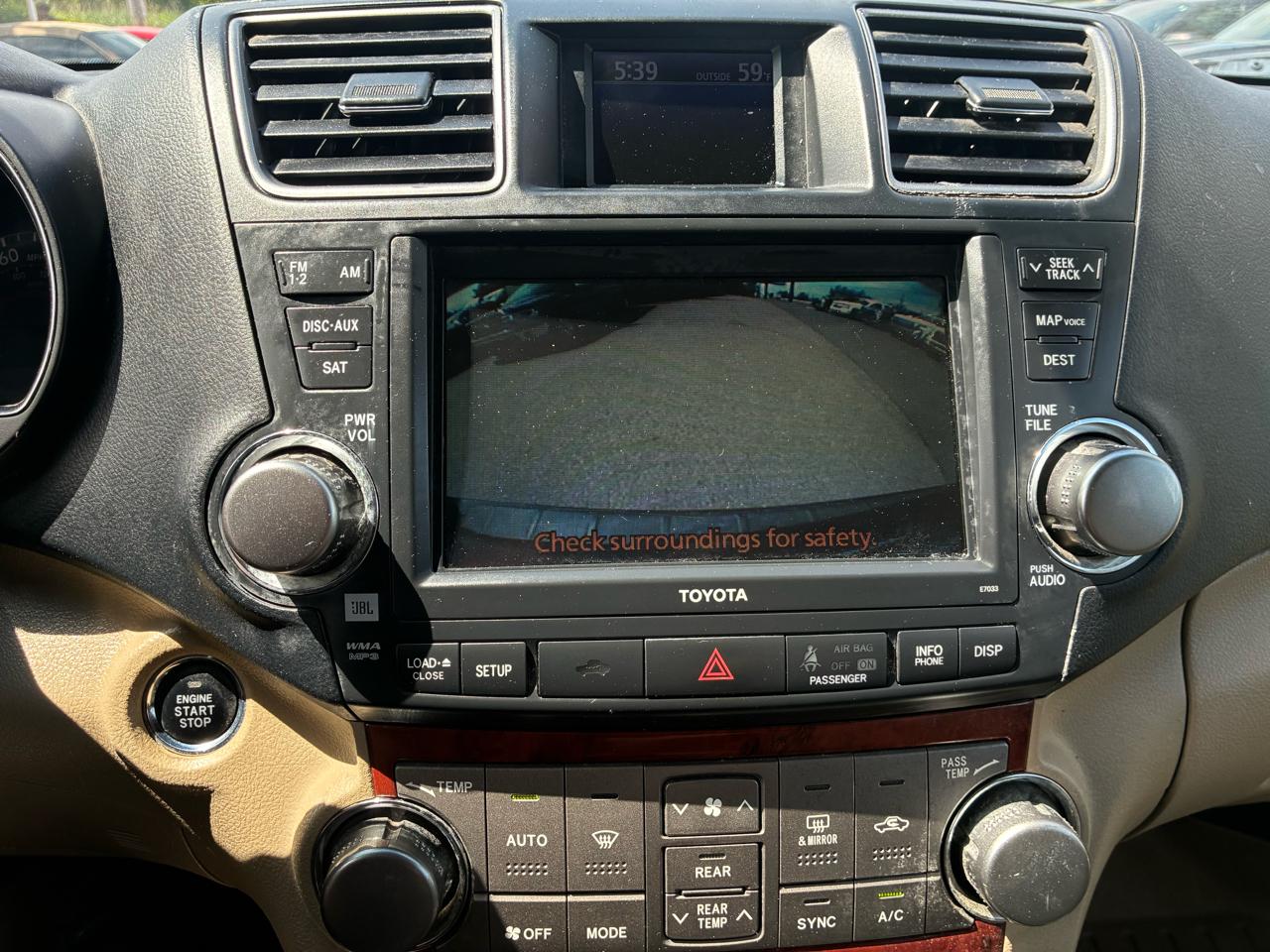 Toyota Highlander Limited 2WD 2012