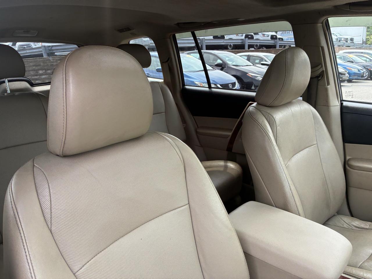 Toyota Highlander Limited 2WD 2012