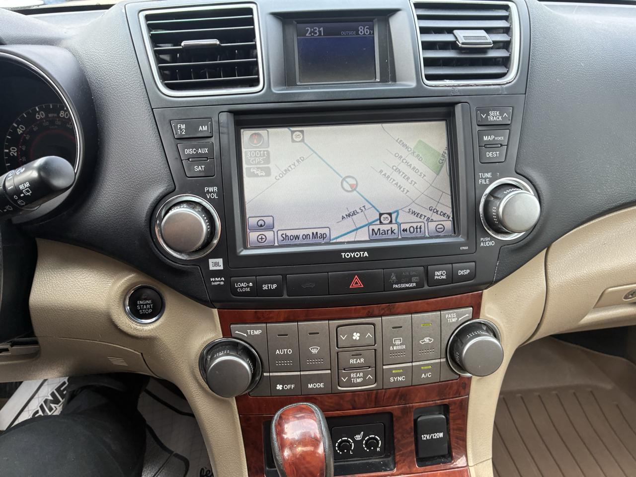 Toyota Highlander Limited 2WD 2012