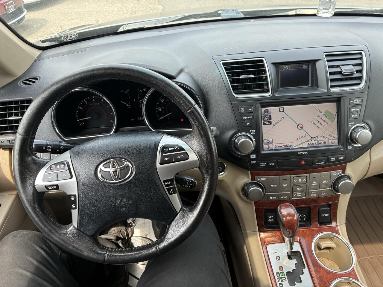 Toyota Highlander Limited 2WD 2012
