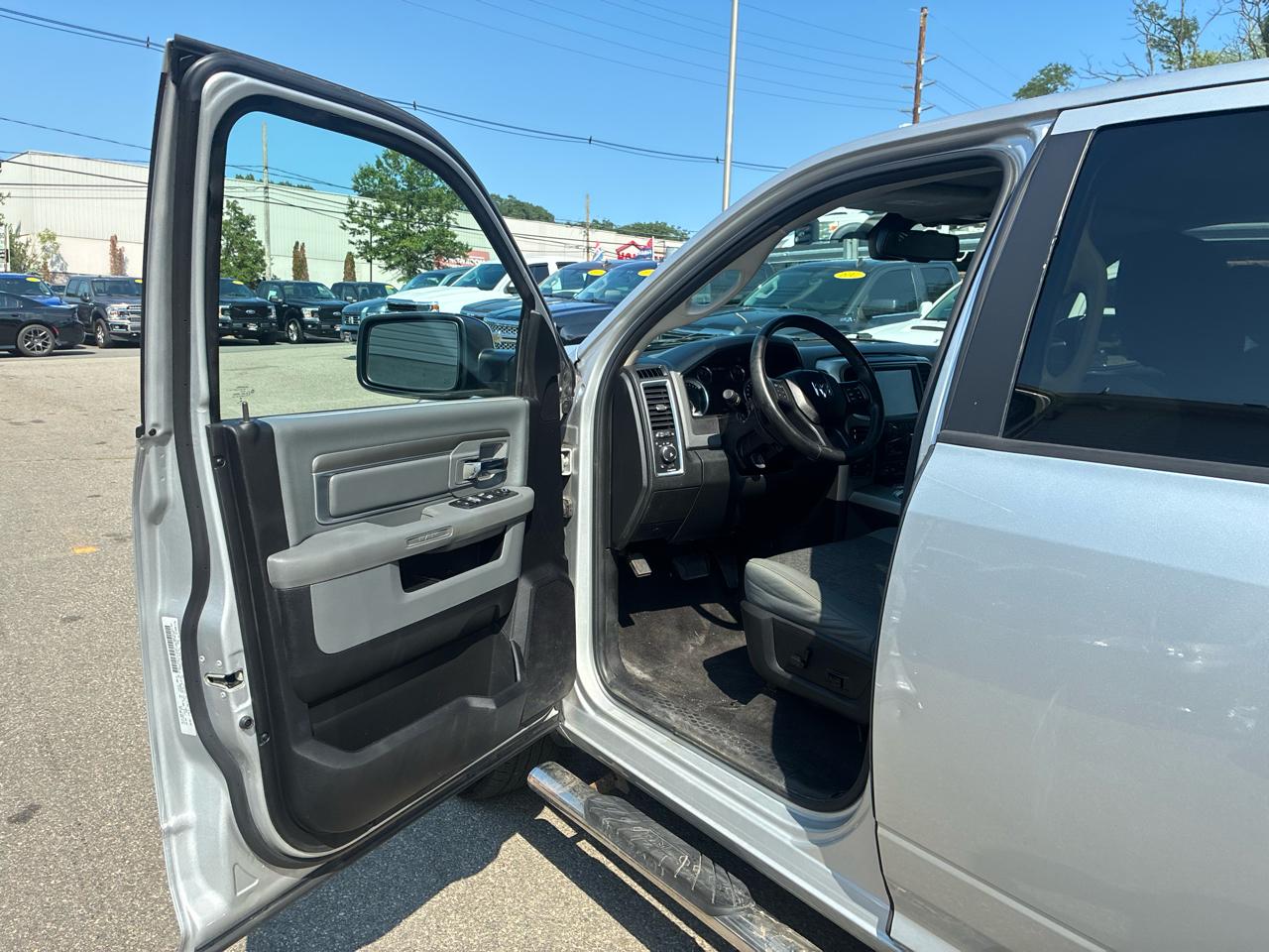 RAM 1500 Big Horn Crew Cab 4WD 2016