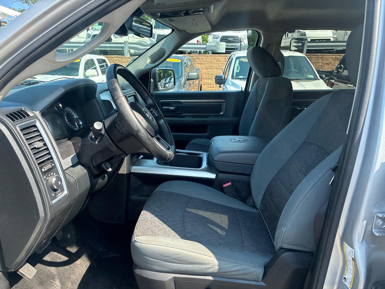 RAM 1500 Big Horn Crew Cab 4WD 2016