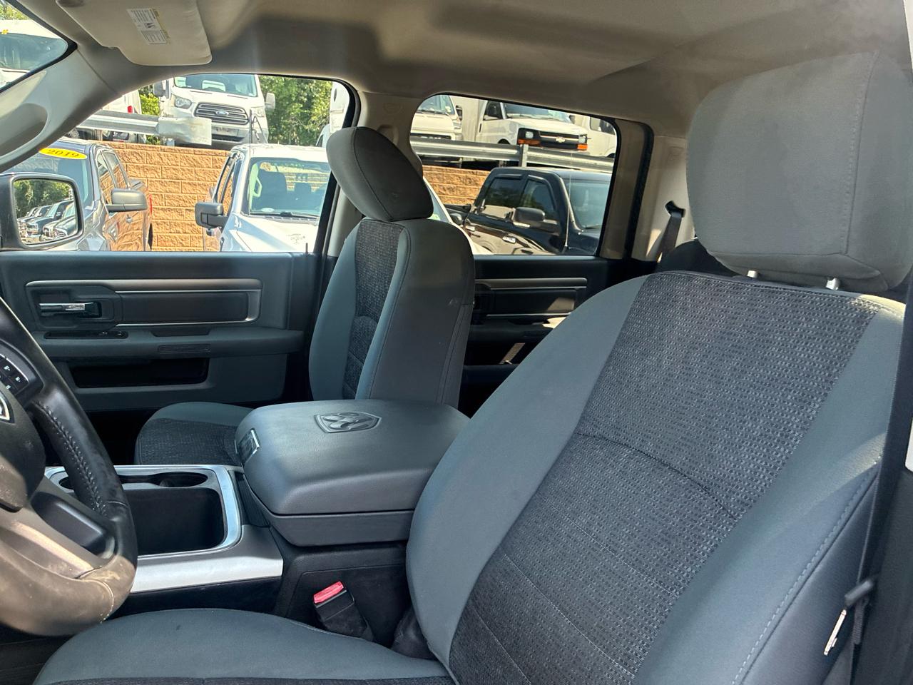 RAM 1500 Big Horn Crew Cab 4WD 2016