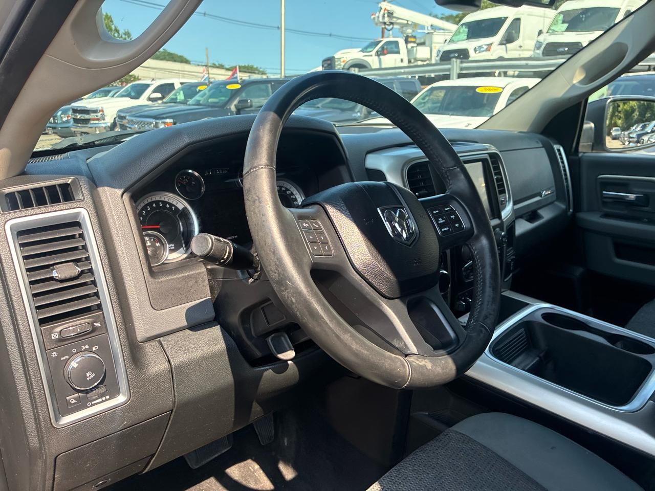 RAM 1500 Big Horn Crew Cab 4WD 2016