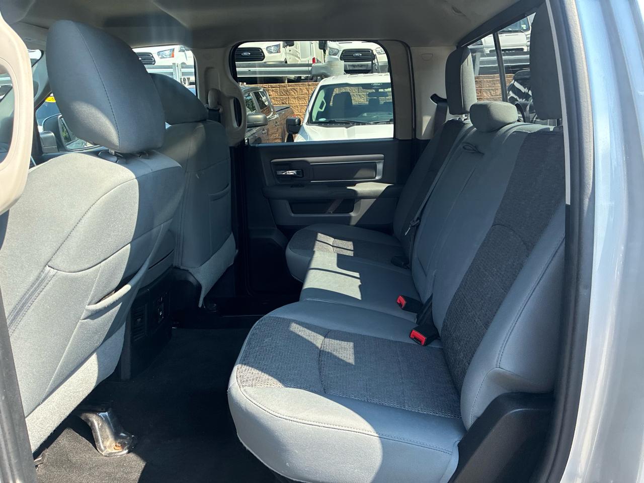 RAM 1500 Big Horn Crew Cab 4WD 2016