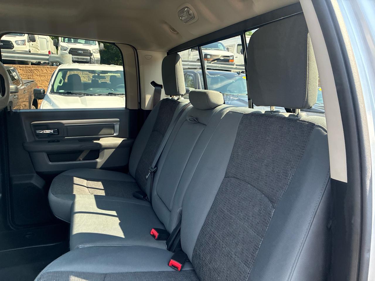 RAM 1500 Big Horn Crew Cab 4WD 2016