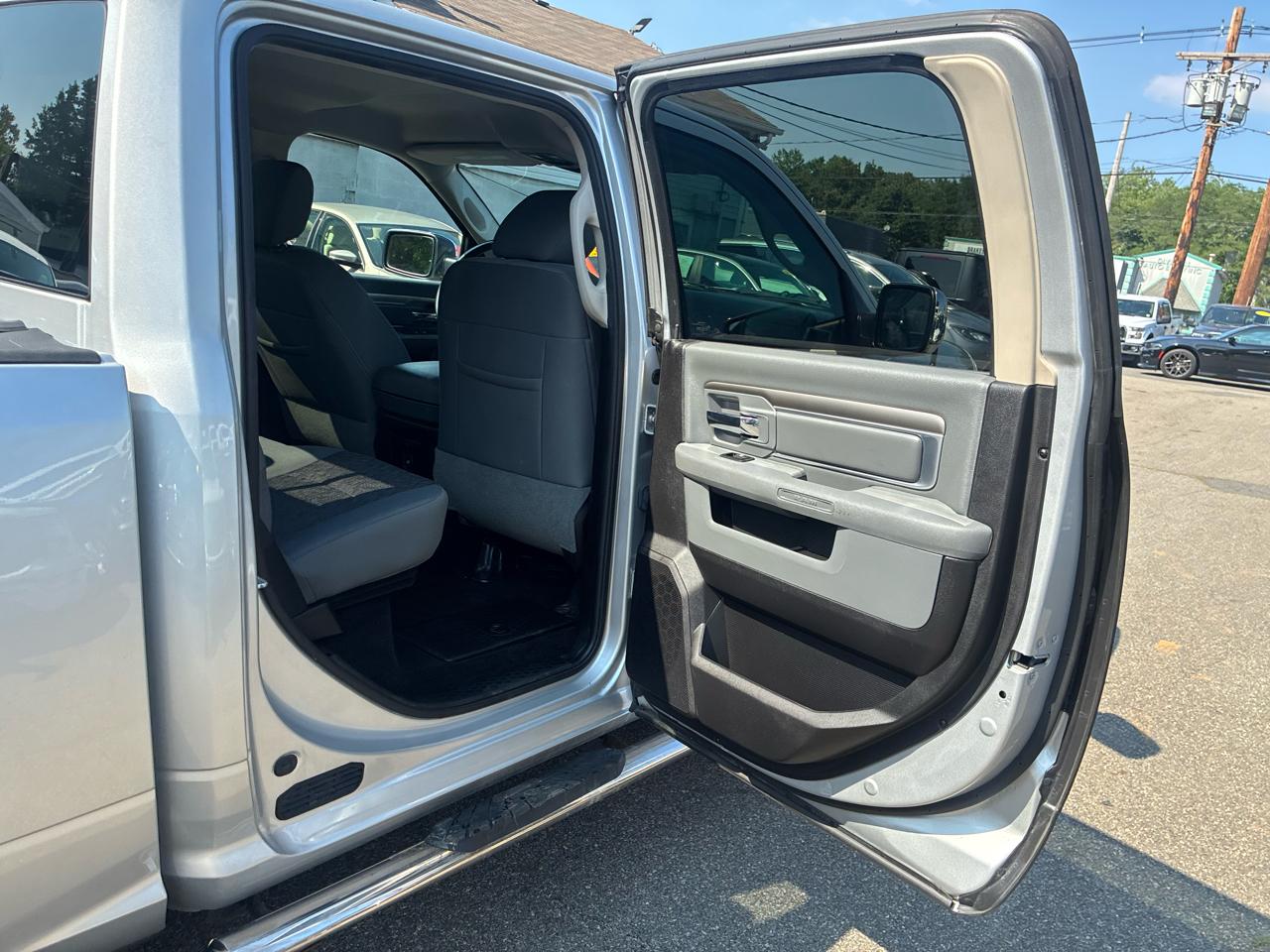RAM 1500 Big Horn Crew Cab 4WD 2016