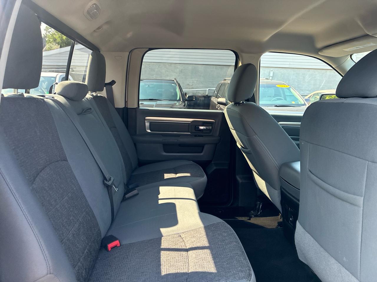 RAM 1500 Big Horn Crew Cab 4WD 2016