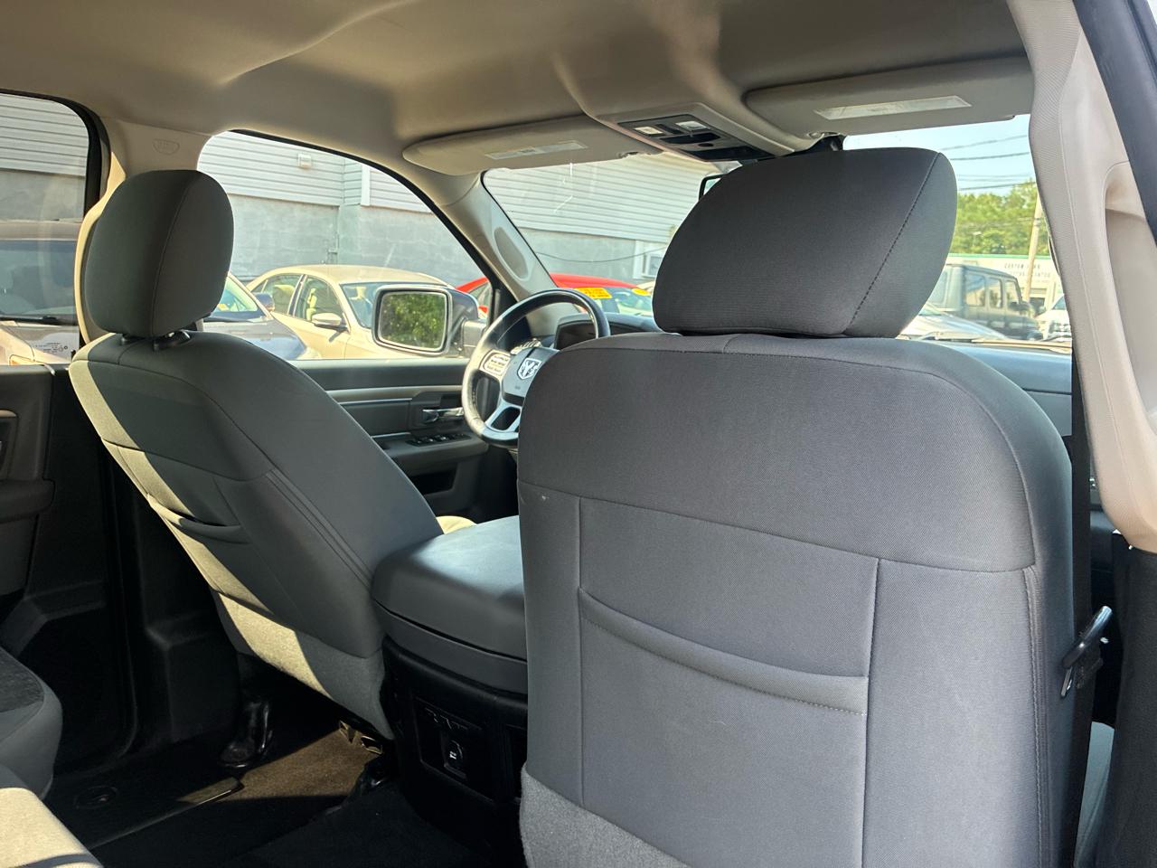 RAM 1500 Big Horn Crew Cab 4WD 2016