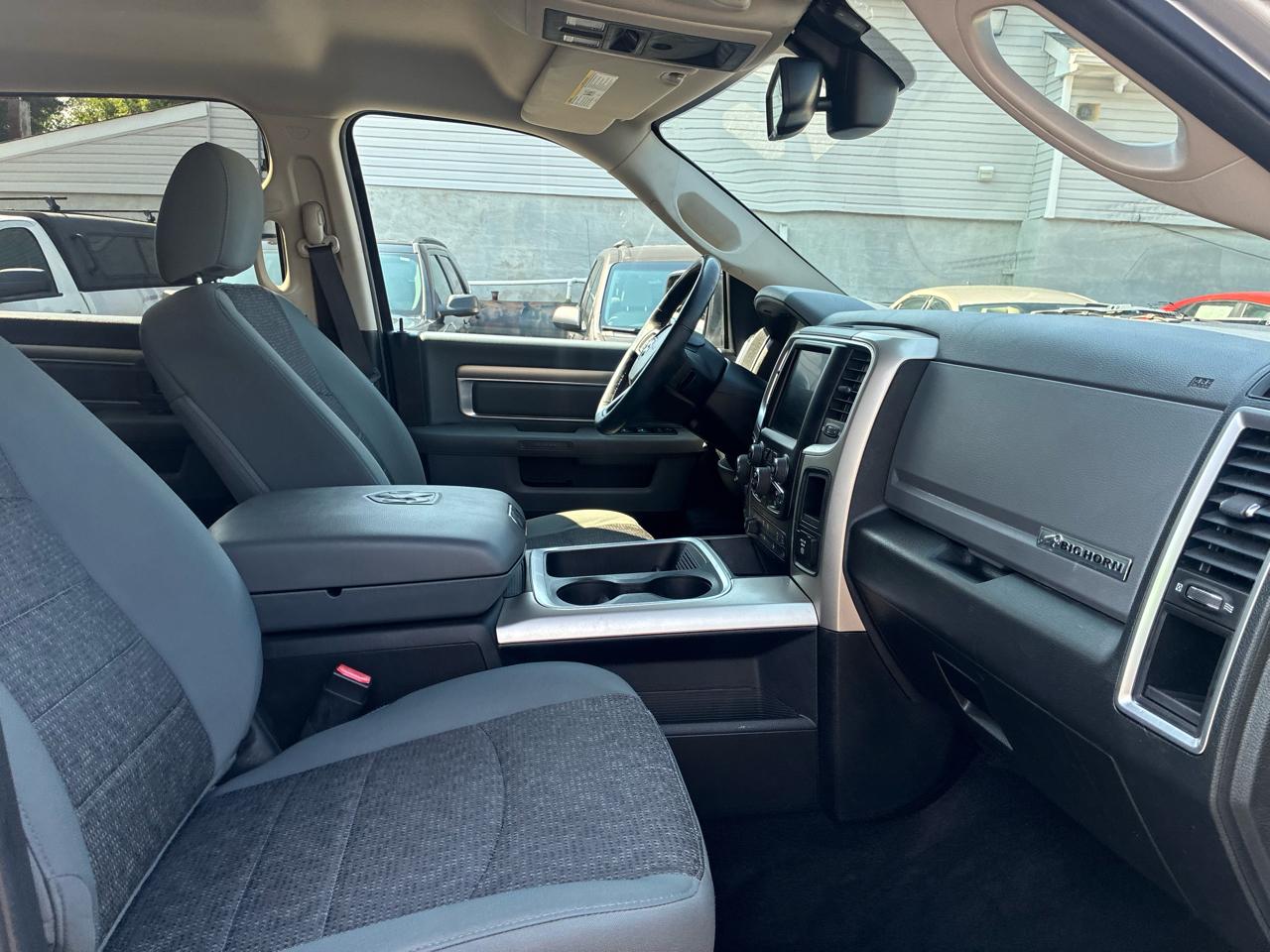 RAM 1500 Big Horn Crew Cab 4WD 2016