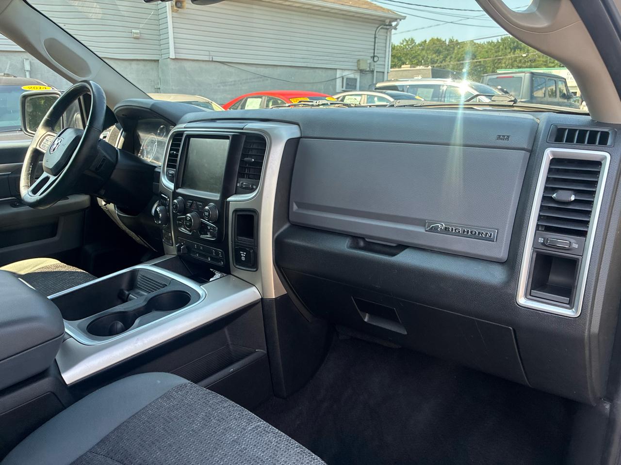 RAM 1500 Big Horn Crew Cab 4WD 2016