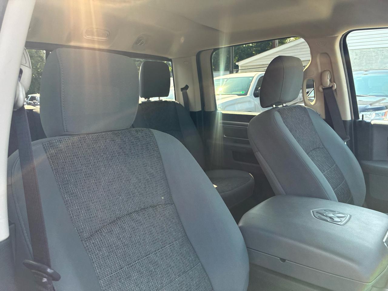 RAM 1500 Big Horn Crew Cab 4WD 2016