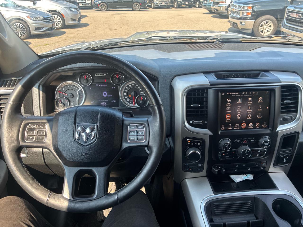 RAM 1500 Big Horn Crew Cab 4WD 2016