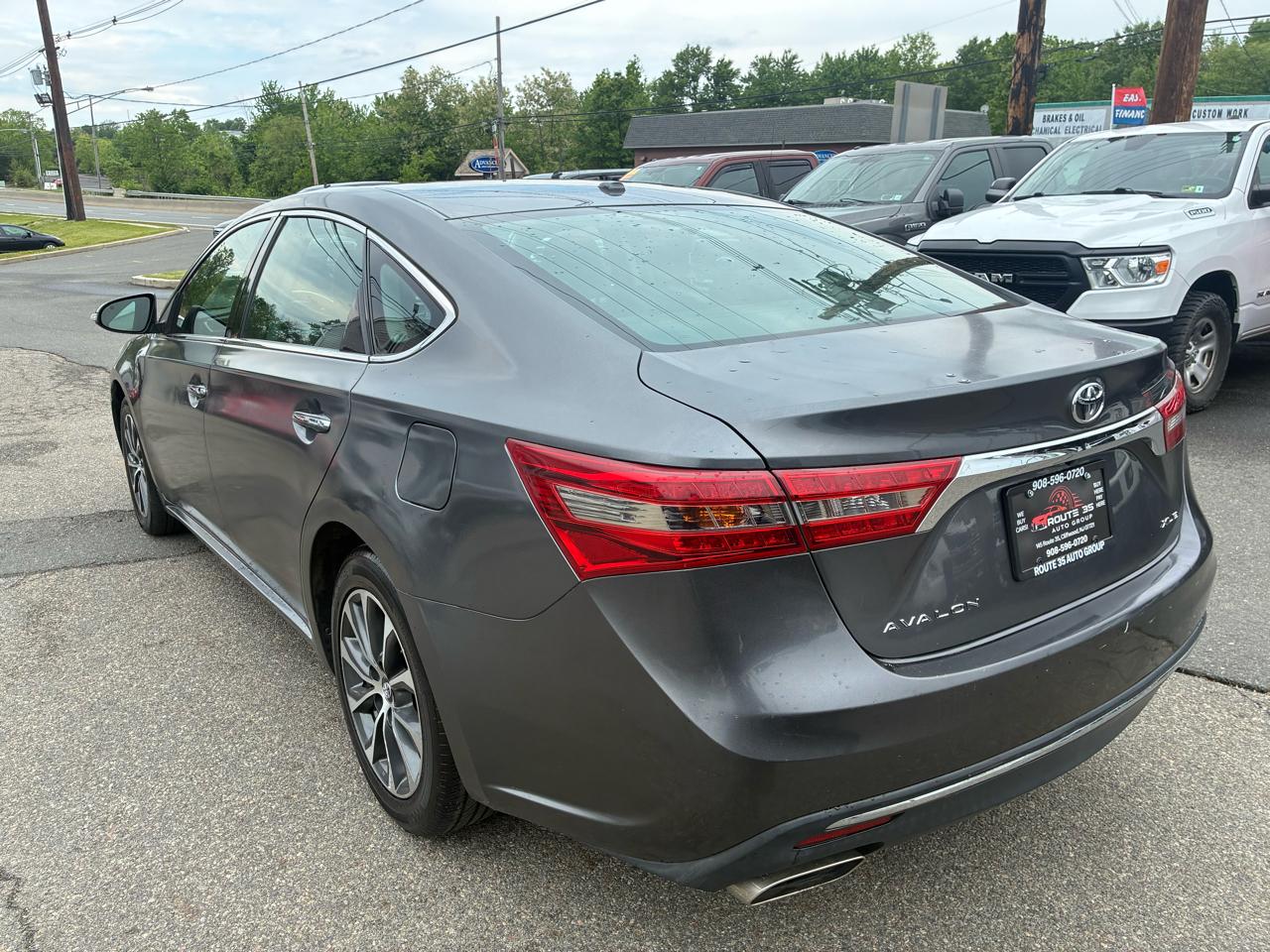 Toyota Avalon XLE 2018