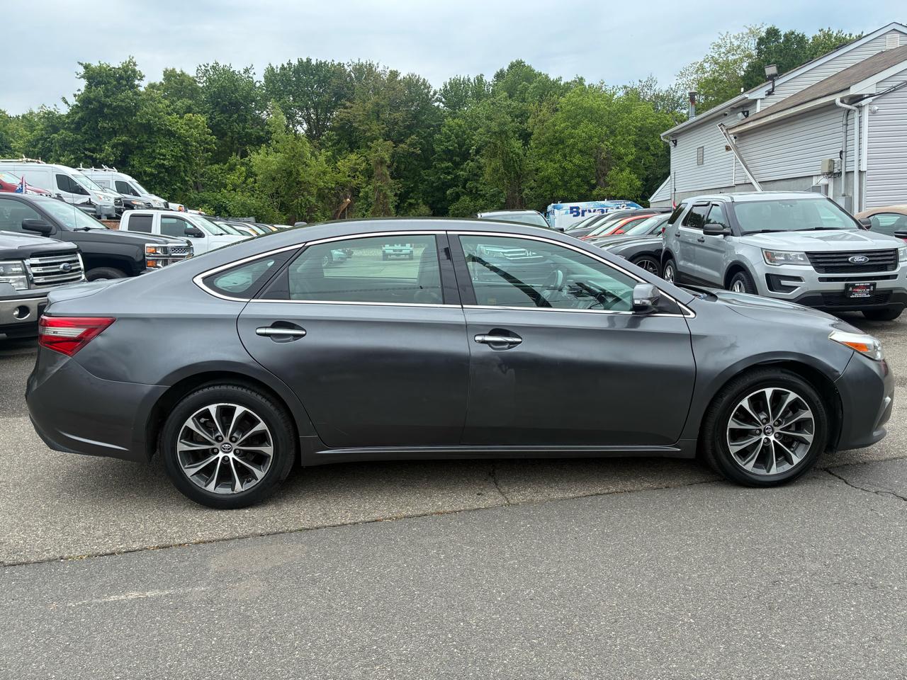 Toyota Avalon XLE 2018