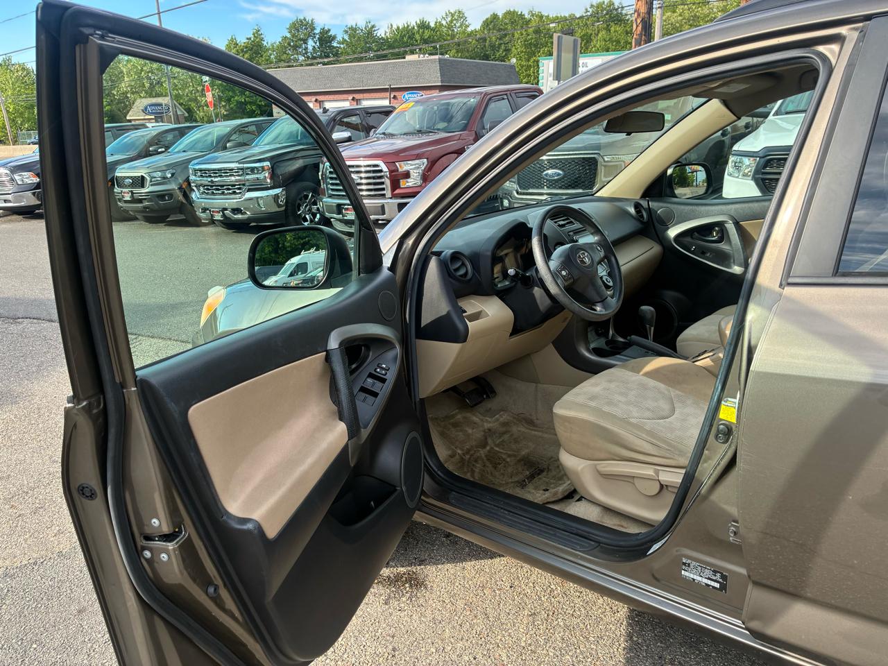 Toyota RAV4 Base I4 4WD 2012
