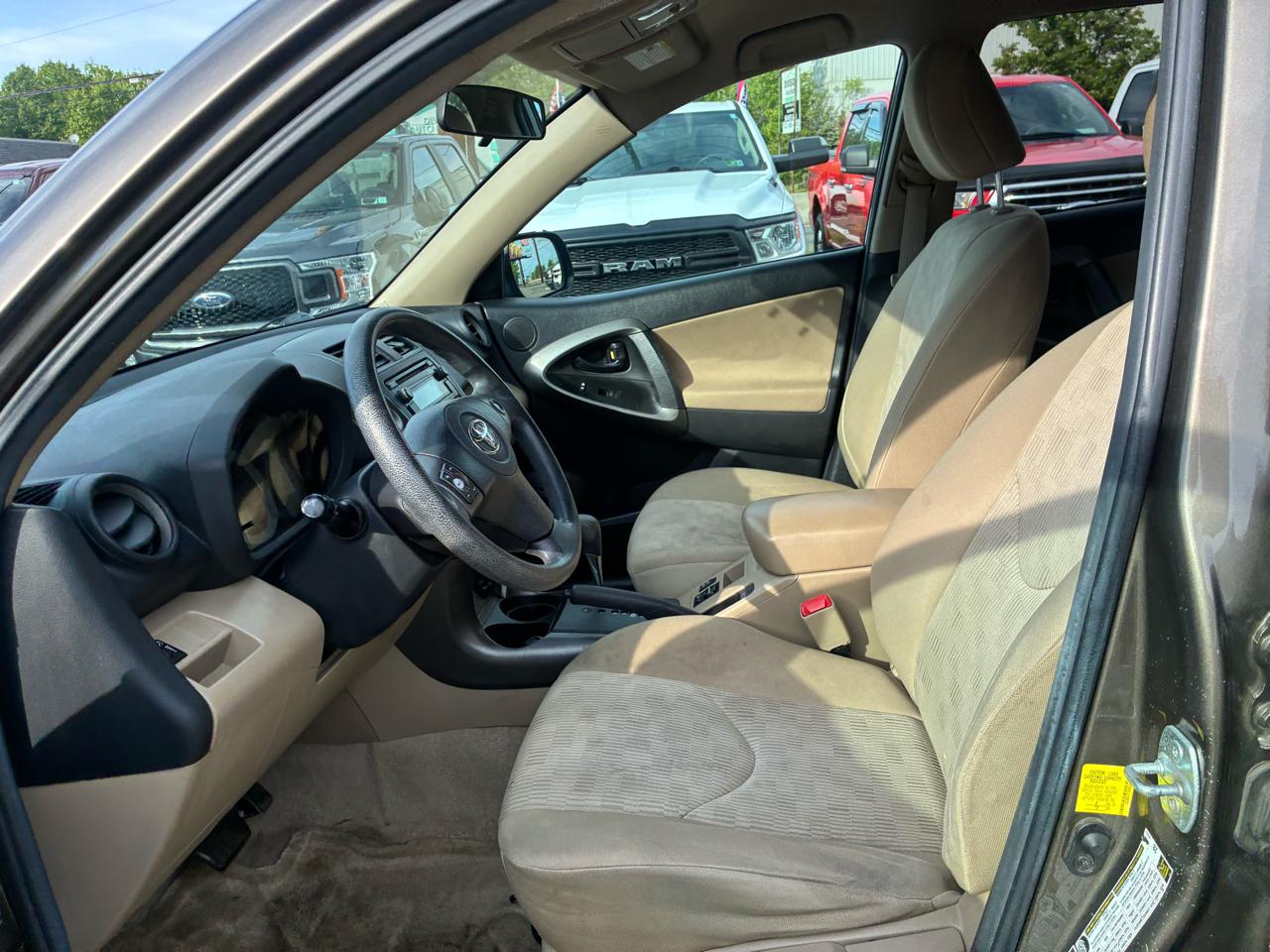 Toyota RAV4 Base I4 4WD 2012