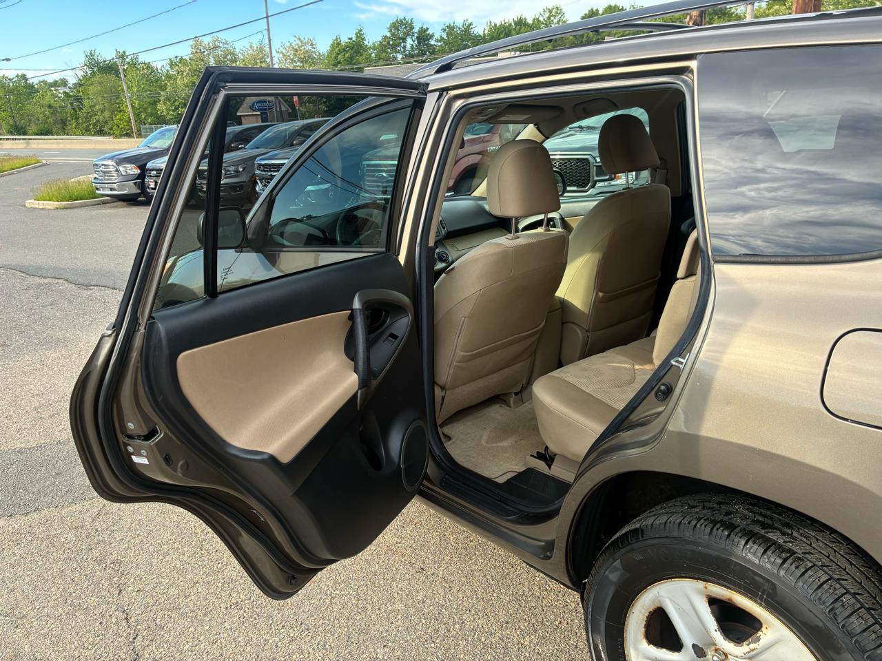 Toyota RAV4 Base I4 4WD 2012