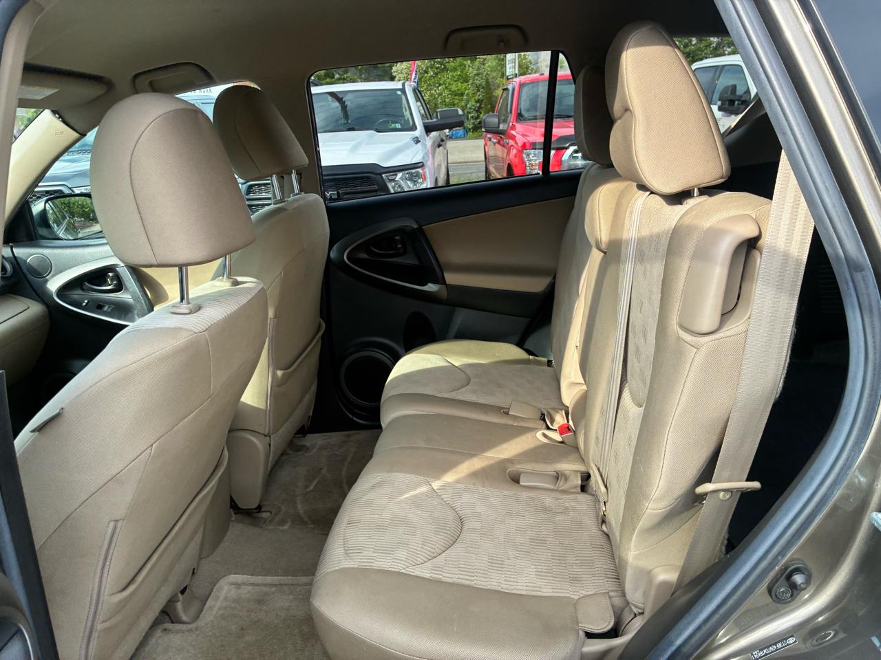 Toyota RAV4 Base I4 4WD 2012