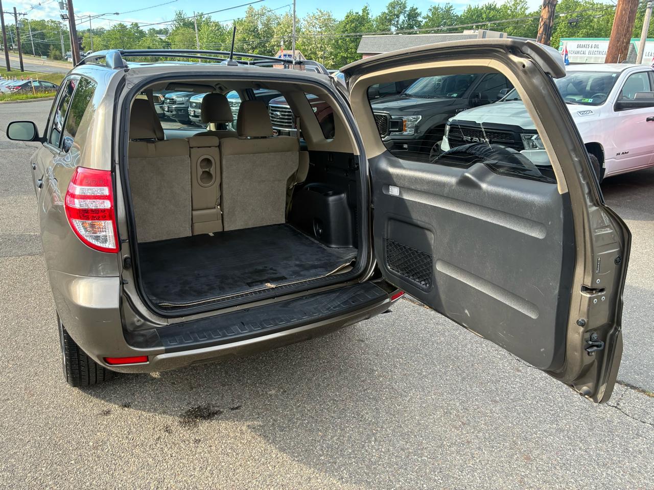 Toyota RAV4 Base I4 4WD 2012