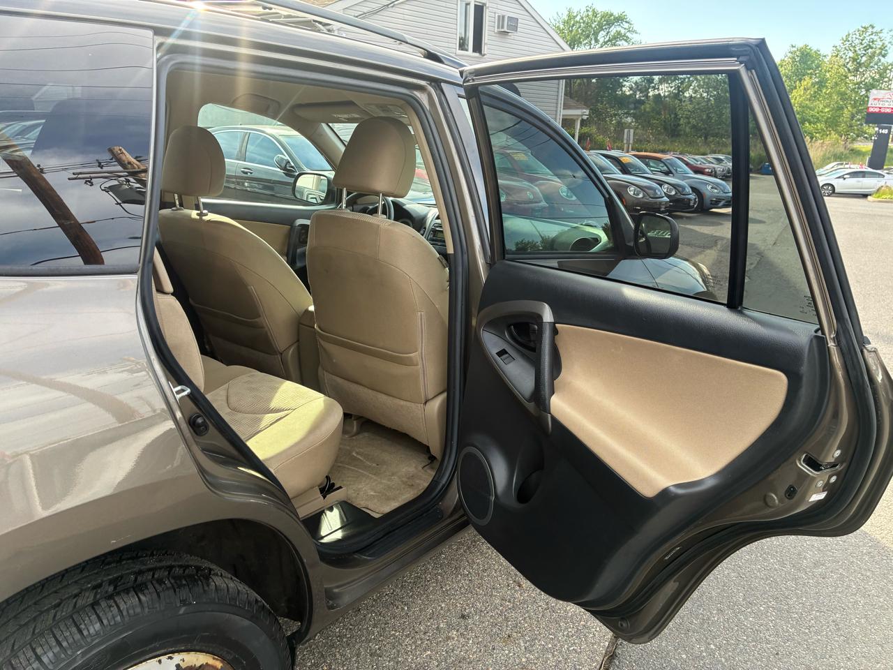 Toyota RAV4 Base I4 4WD 2012