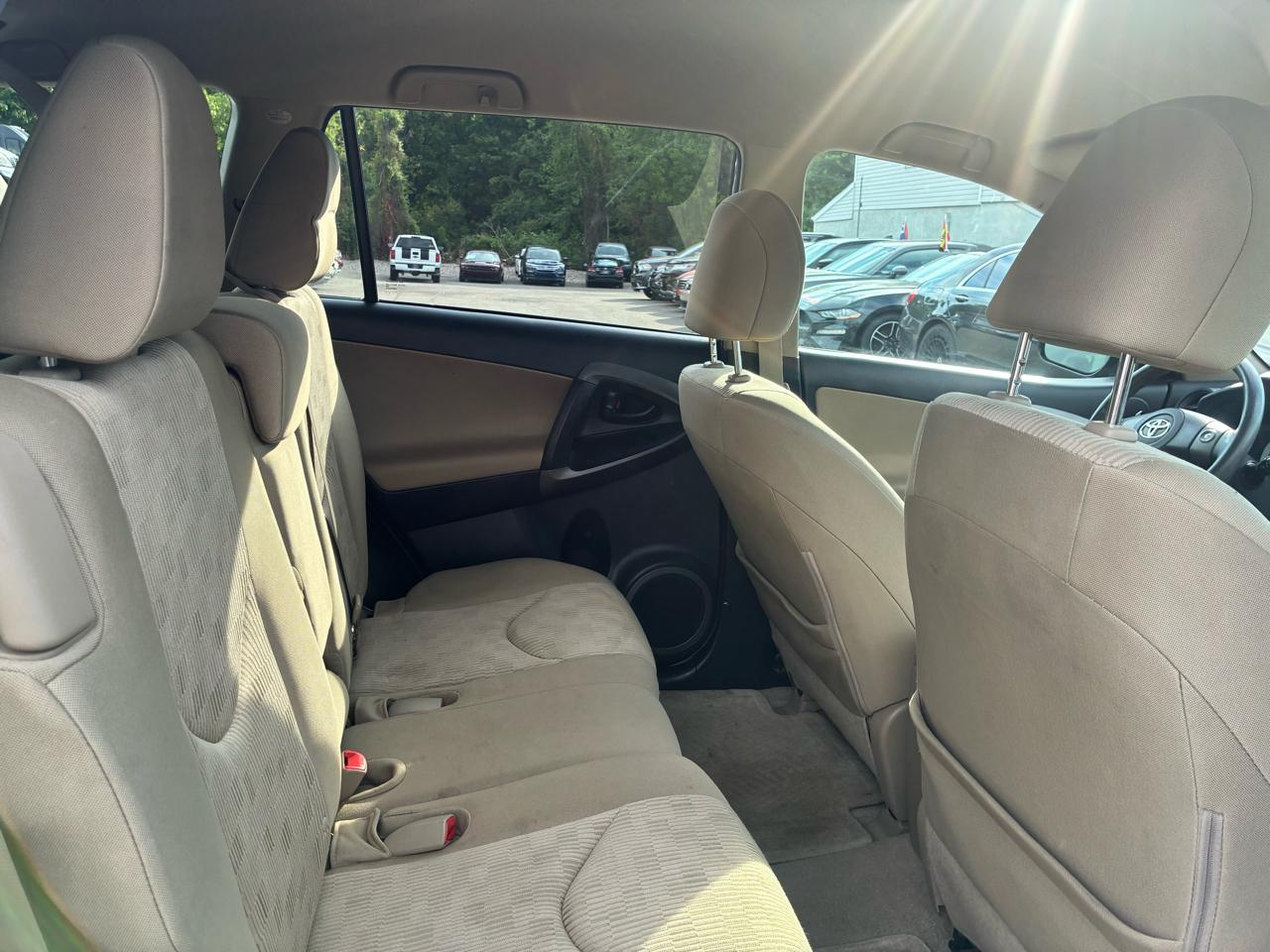 Toyota RAV4 Base I4 4WD 2012