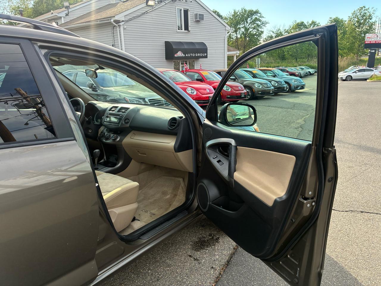 Toyota RAV4 Base I4 4WD 2012