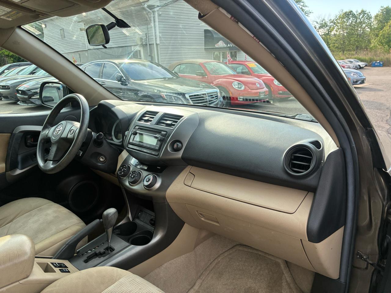 Toyota RAV4 Base I4 4WD 2012