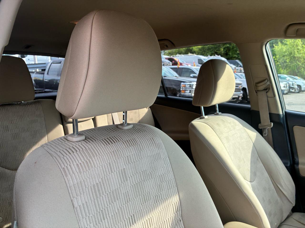 Toyota RAV4 Base I4 4WD 2012