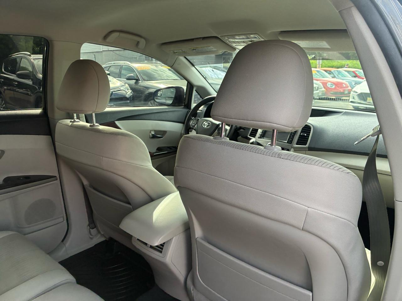 Toyota Venza LE I4 AWD 2014
