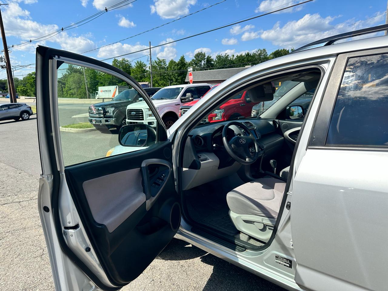 Toyota RAV4 Base I4 4WD 2007