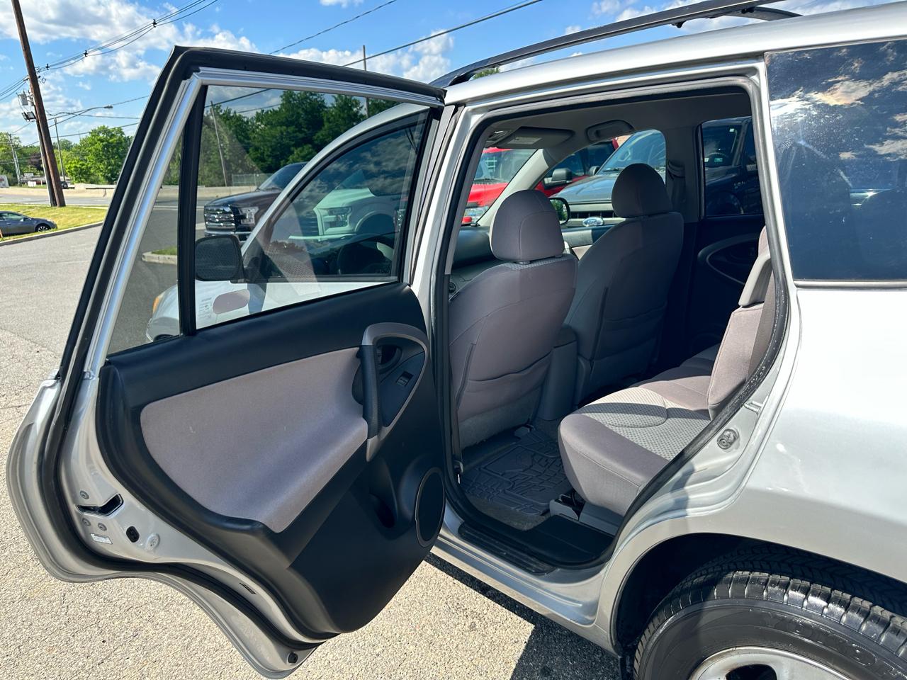 Toyota RAV4 Base I4 4WD 2007
