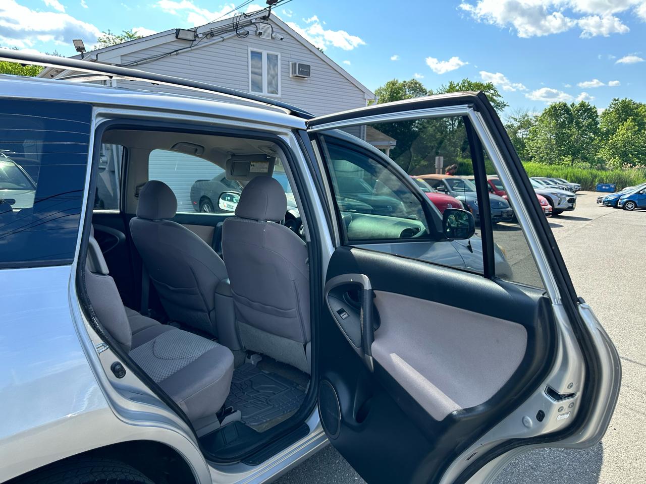 Toyota RAV4 Base I4 4WD 2007