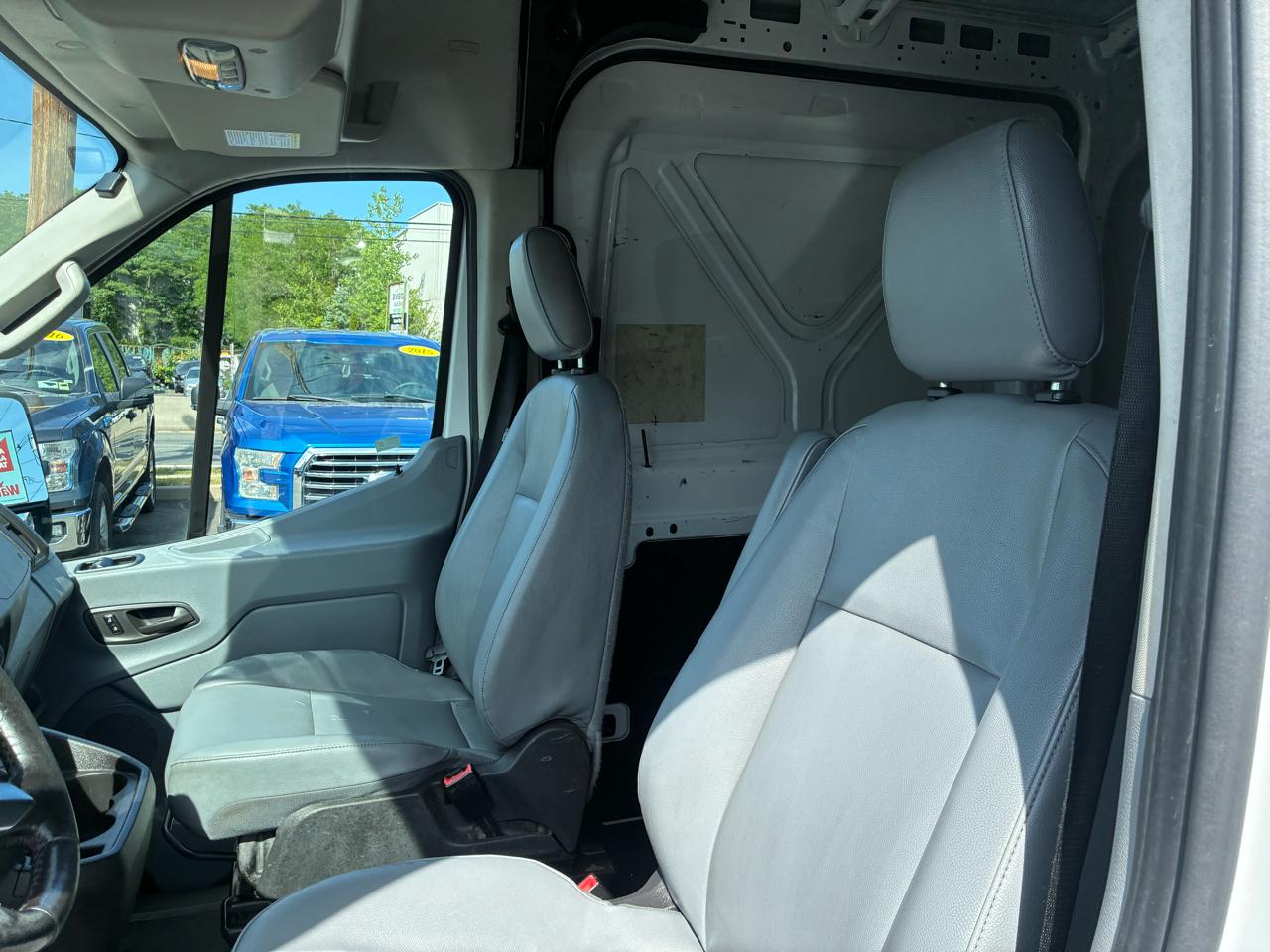 Ford Transit 250 Van Med. Roof w/Sliding Pass. 148-in. WB 2016