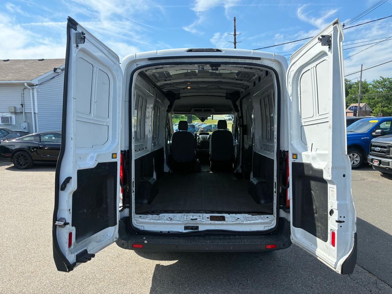 Ford Transit 250 Van Med. Roof w/Sliding Pass. 148-in. WB 2016