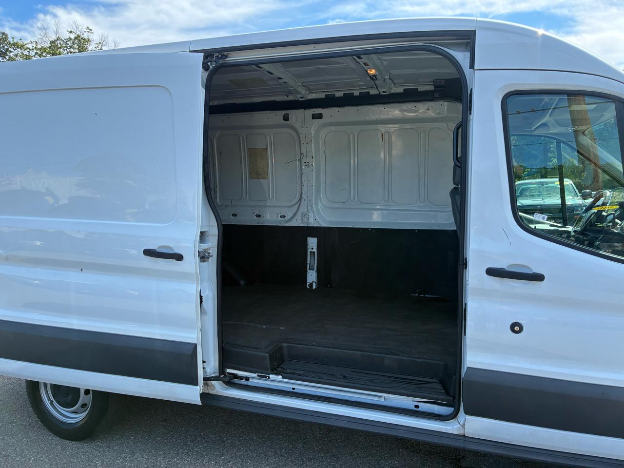 Ford Transit 250 Van Med. Roof w/Sliding Pass. 148-in. WB 2016