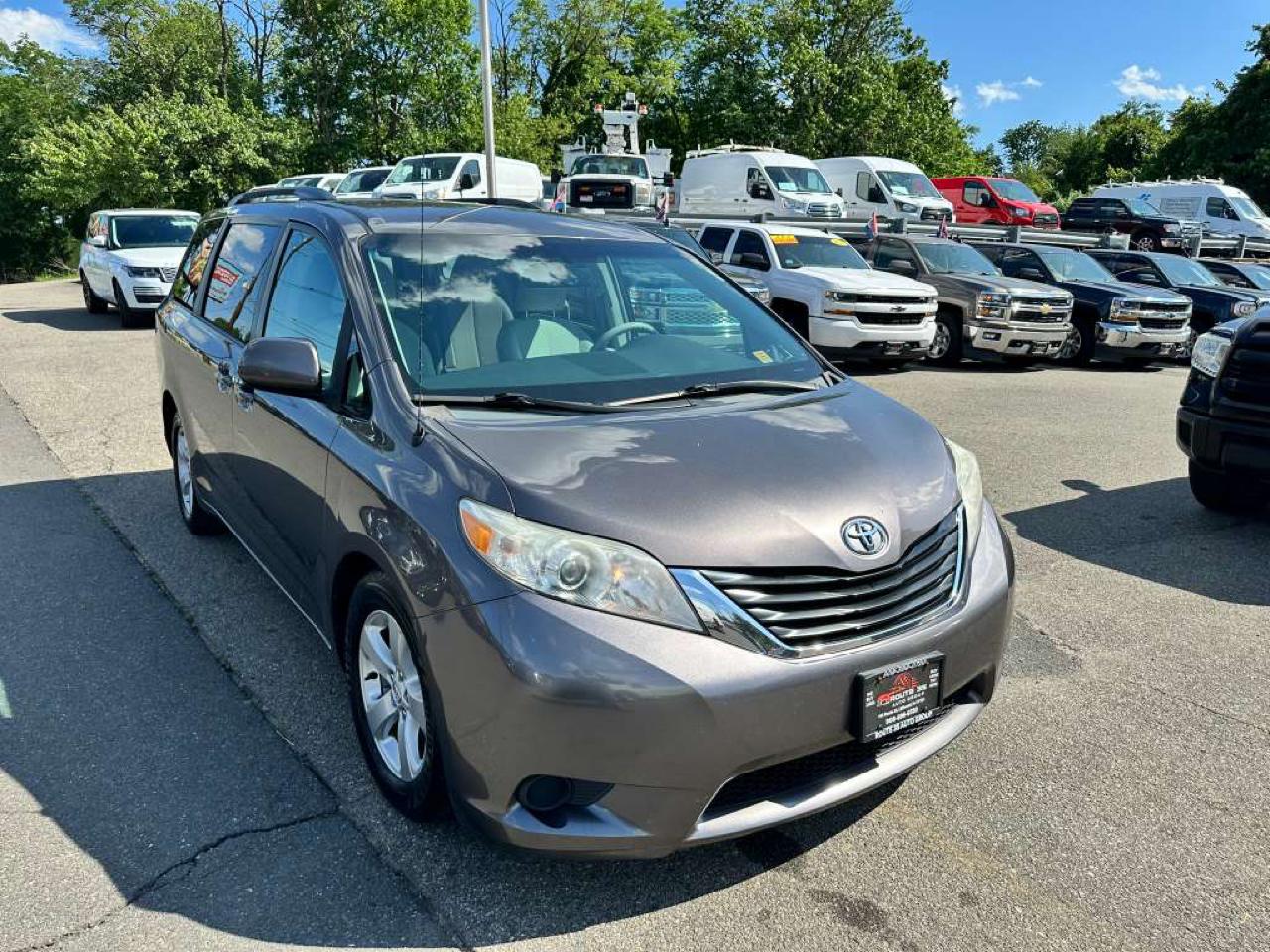 Toyota Sienna LE FWD 8-Passenger V6 2014