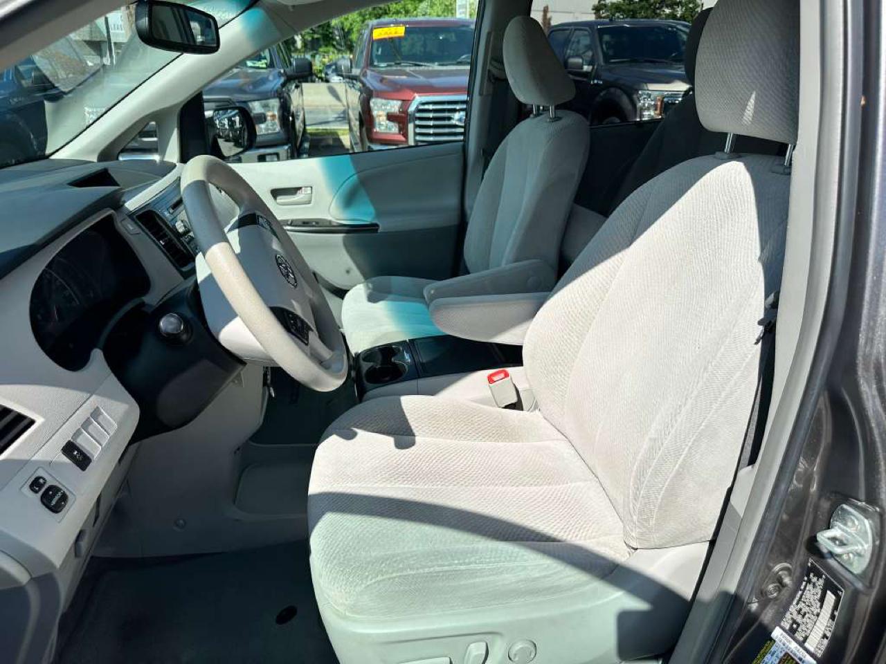 Toyota Sienna LE FWD 8-Passenger V6 2014