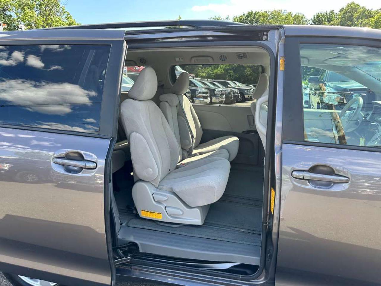 Toyota Sienna LE FWD 8-Passenger V6 2014