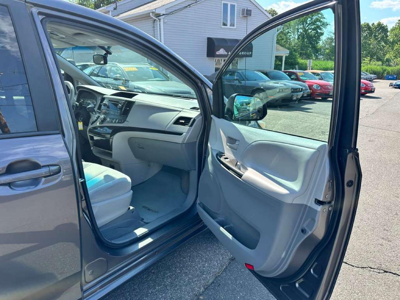 Toyota Sienna LE FWD 8-Passenger V6 2014