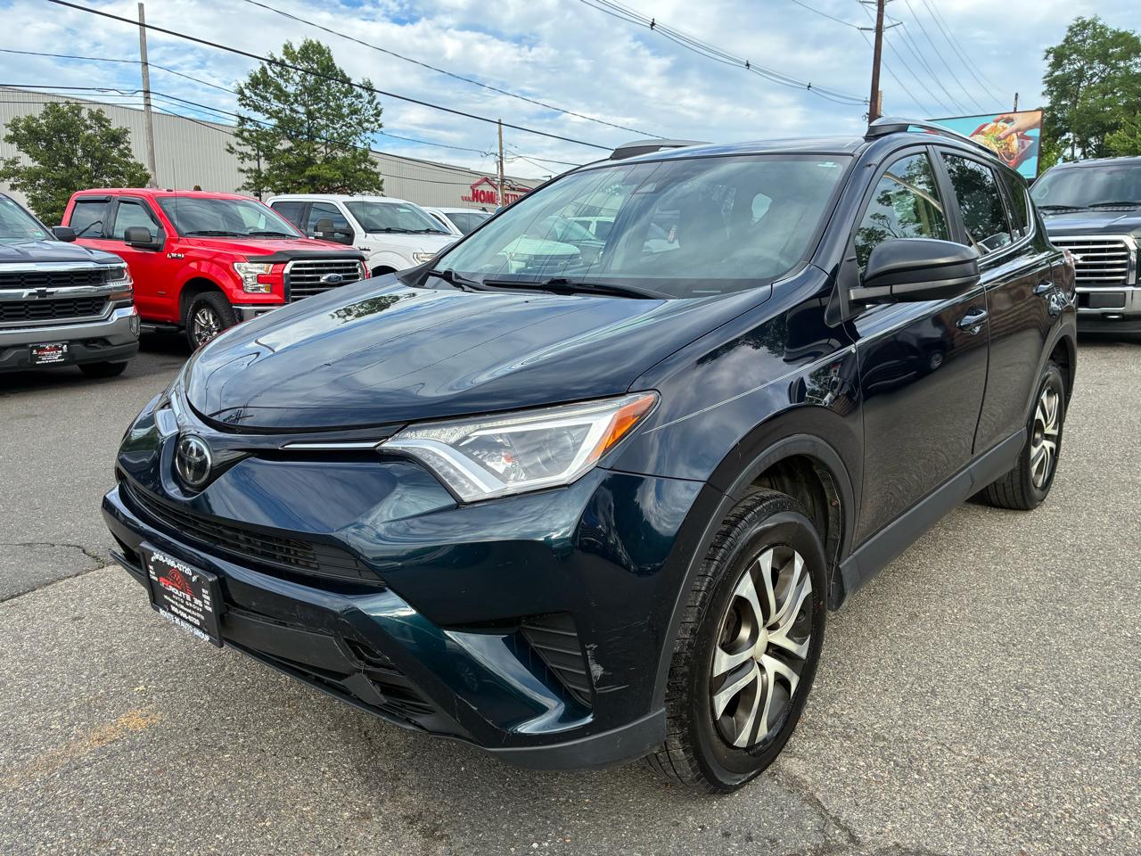 Toyota RAV4 LE AWD 2018