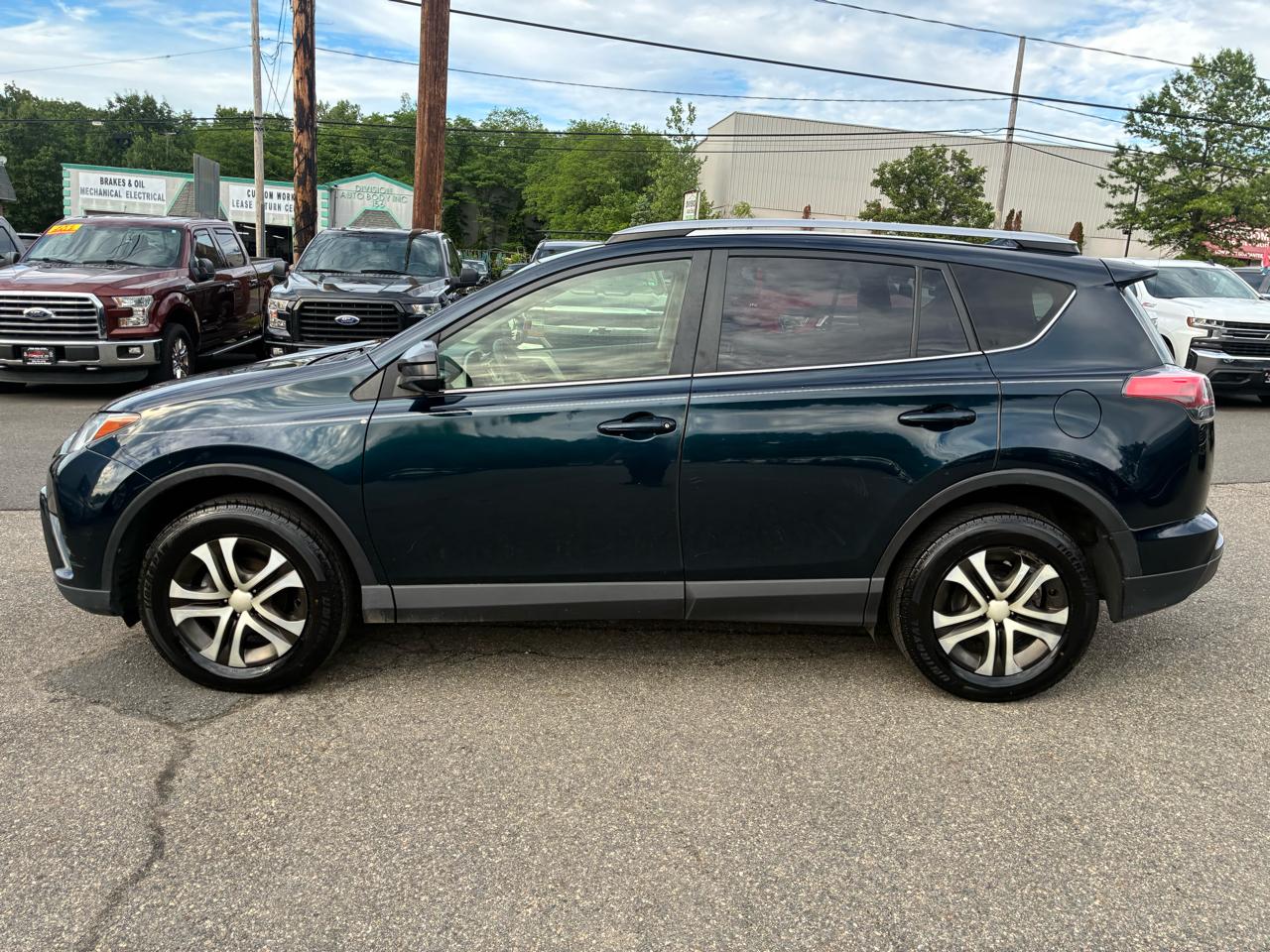 Toyota RAV4 LE AWD 2018