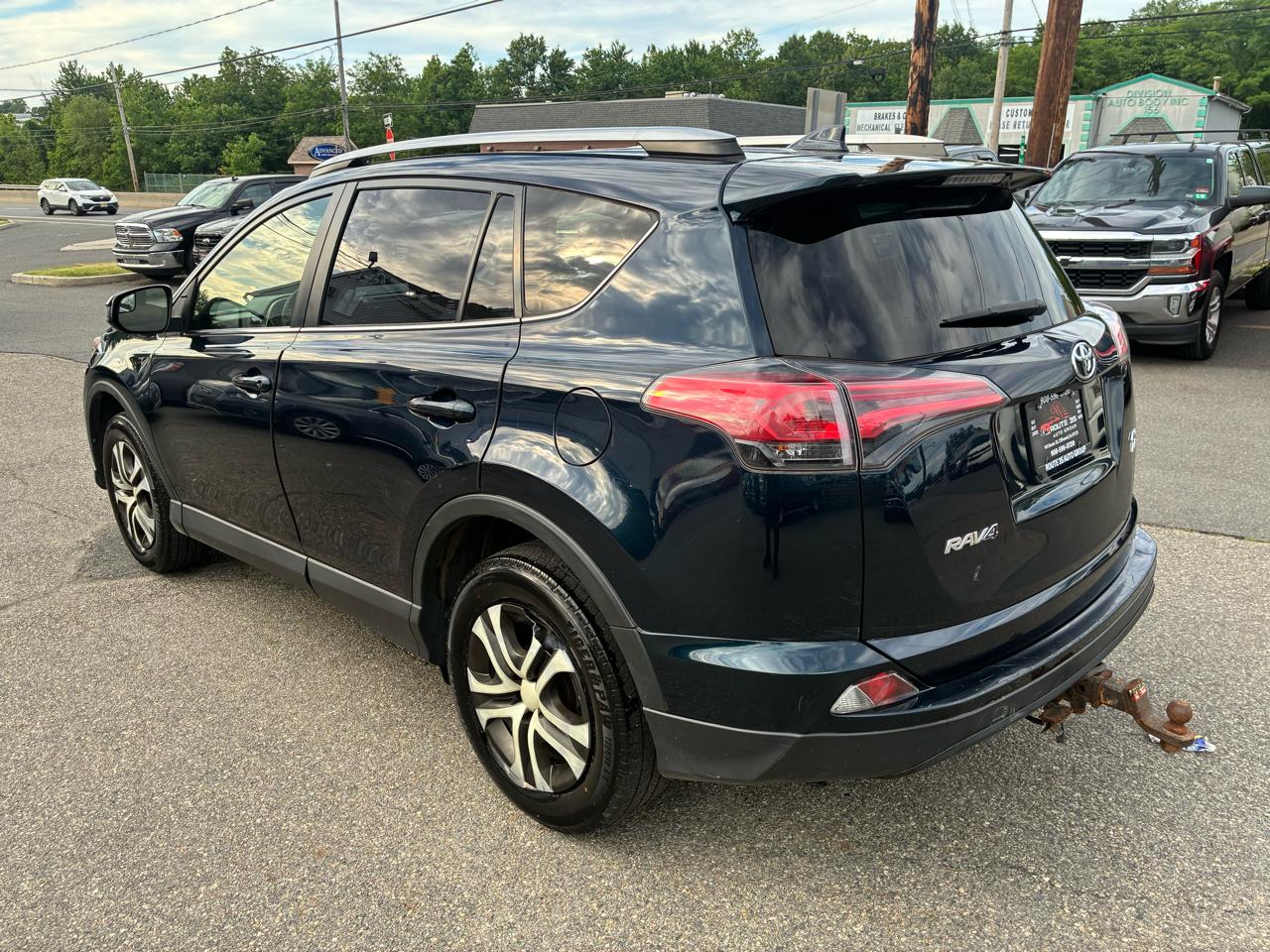 Toyota RAV4 LE AWD 2018