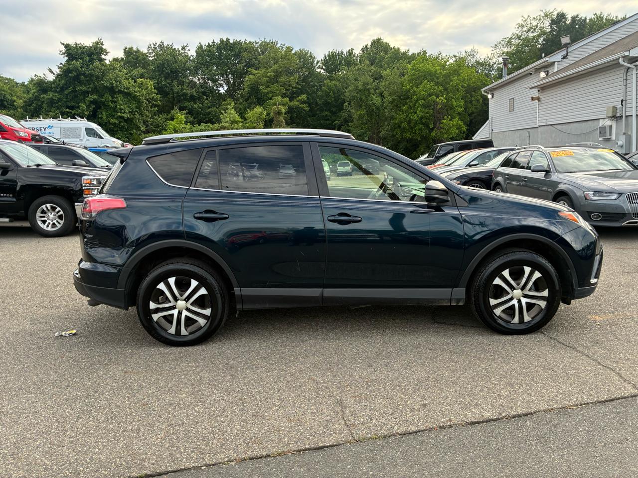 Toyota RAV4 LE AWD 2018