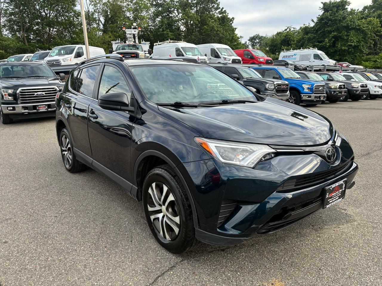 Toyota RAV4 LE AWD 2018