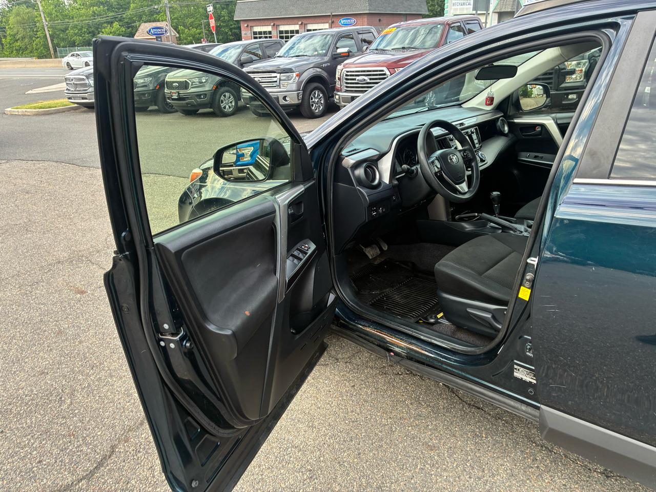 Toyota RAV4 LE AWD 2018