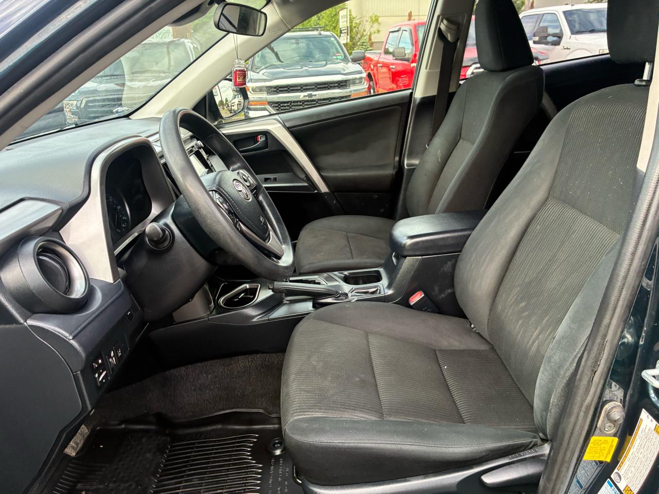 Toyota RAV4 LE AWD 2018